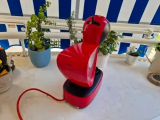 Cafetera Dolce Gusto Roja