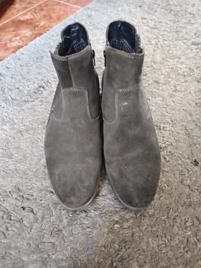 Botas grises de hombre