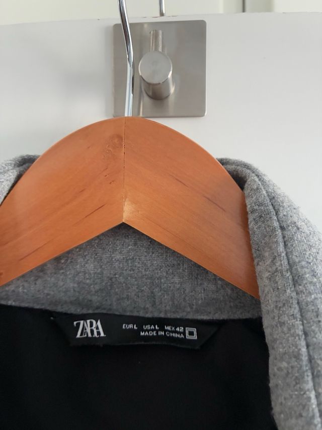 Chaleco acolchado gris Zara Talla L