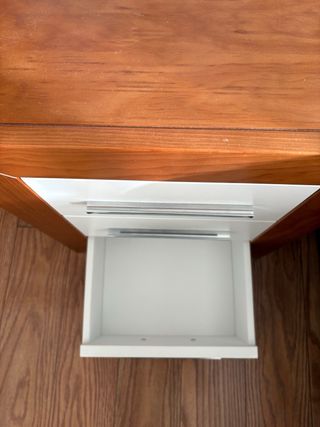 Comodini e Cassettiera in Legno Bianco