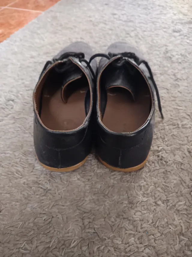 Zapatillas casuales grises y negras