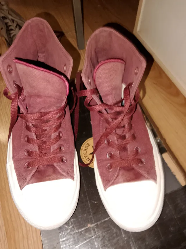 Bambas Converse Rojas.