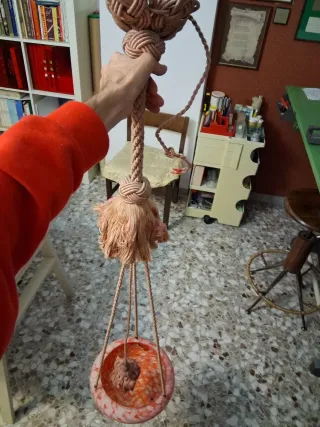Lampadario in vetro rosso e trasparente