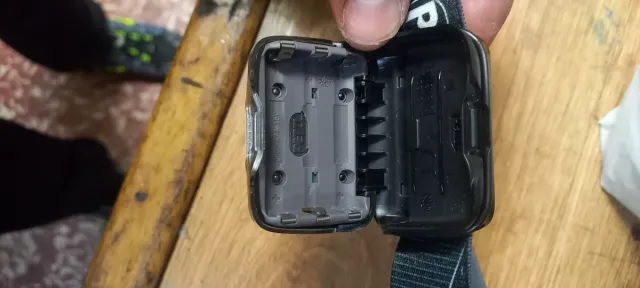 Linterna frontal LED a pilas