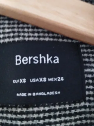 Abrigo de paño gris y negro