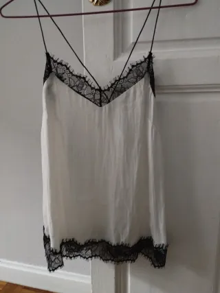 Top lencero con encaje negro