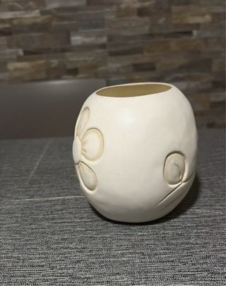 Vaso Thun ceramica decorato fiore e farfalla