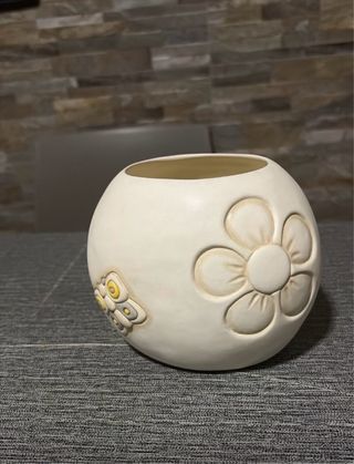 Vaso Thun ceramica decorato fiore e farfalla