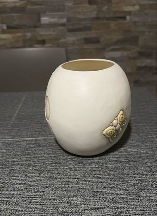 Vaso Thun ceramica decorato fiore e farfalla