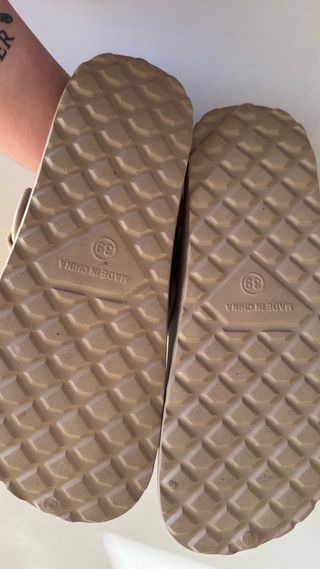 Zuecos/Pantuflas Beige con Forro Interior