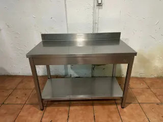 Mesa de acero inoxidable