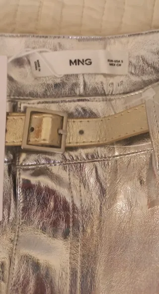 Minifalda plateada con cinturón