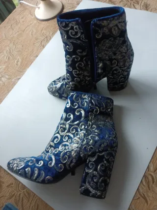 Zapatos de mujer: botines y sandalias