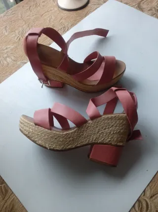 Zapatos de mujer: botines y sandalias