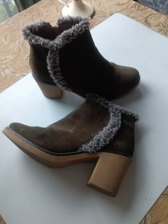 Zapatos de mujer: botines y sandalias