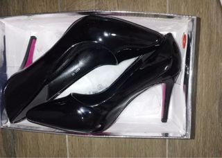 Zapatos de tacón charol negro y rosa talla 40