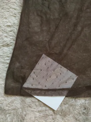 Camisola marrón con tirantes y encaje