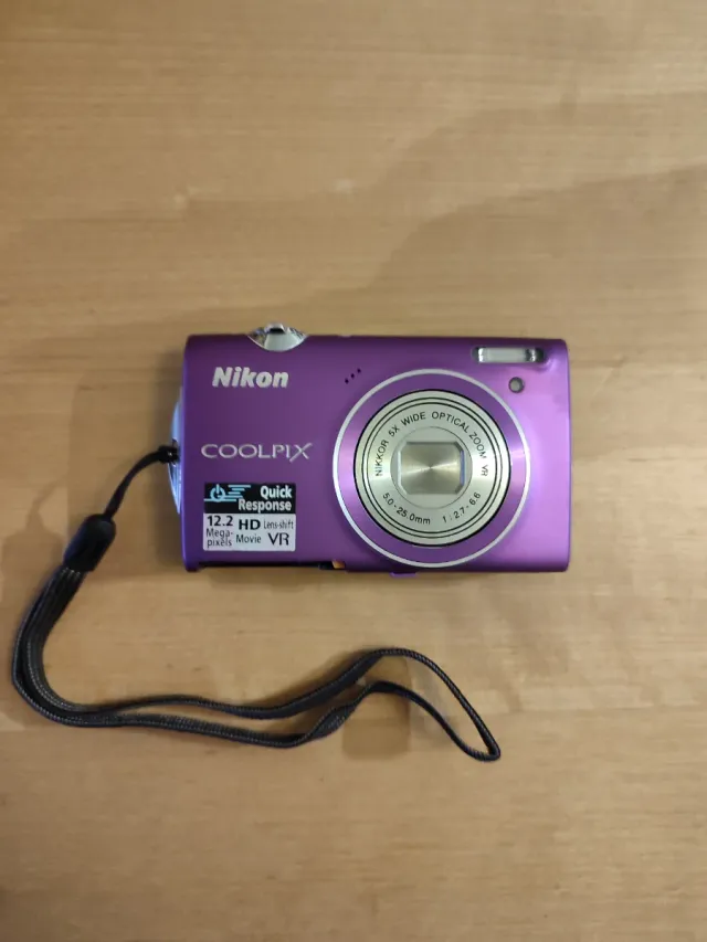 Cámara Digital Nikon Coolpix S5100 Morada