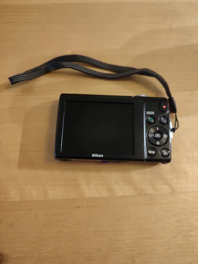 Cámara Digital Nikon Coolpix S5100 Morada