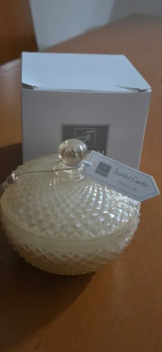 Candela profumata in vetro dorato