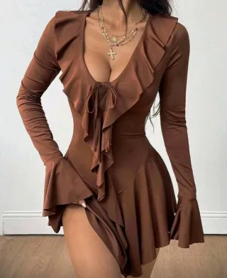 Vestido marrón con volantes