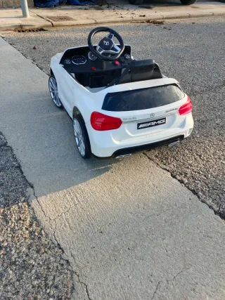 Coche eléctrico infantil Mercedes AMG