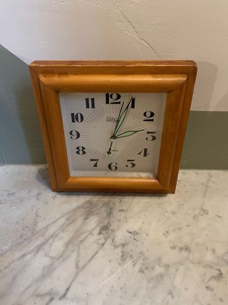 Orologio vintage in legno