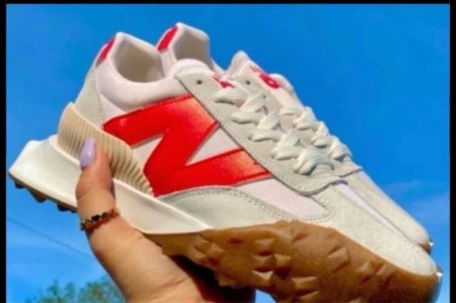 Deportivas New Balance Blancas y Rojas