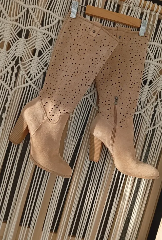 Botas tacón camel caladas