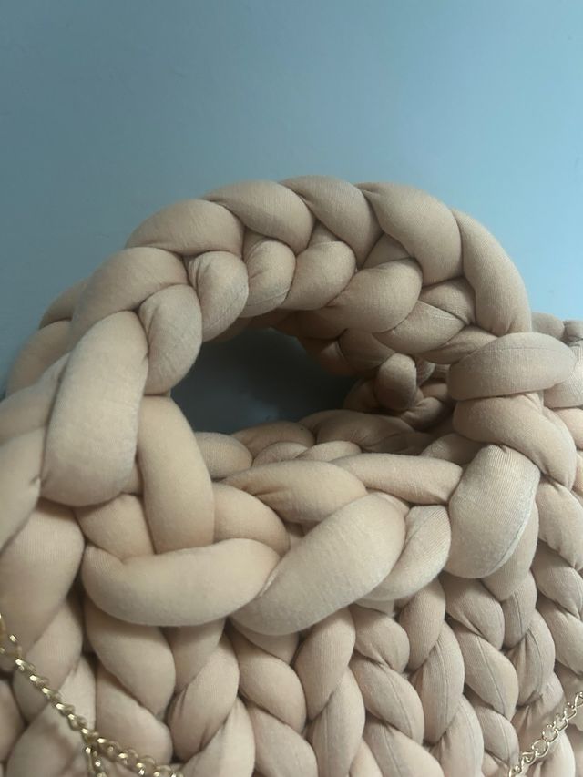 Borsa Chunky Fatta a Mano Beige con Charms