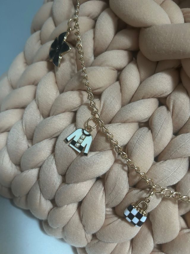 Borsa Chunky Fatta a Mano Beige con Charms