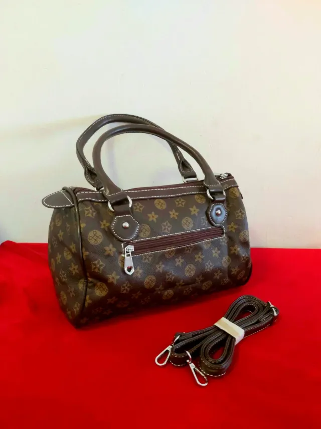 Bolso Marrón Estampado con Correa