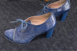 Zapatos Pitillos azul piel y charol