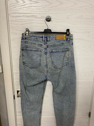 Pantalón vaquero Stradivarius Talla L
