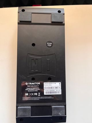 Traktor Kontrol Z1 Controlador DJ