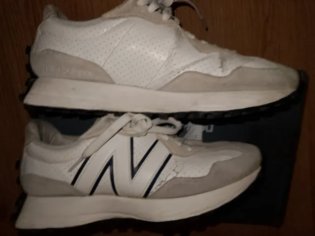 New Balance 327