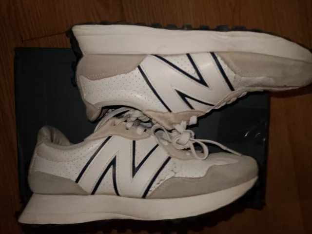New Balance 327