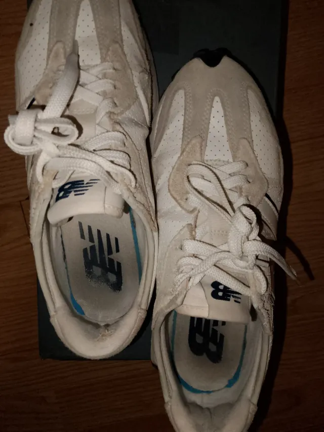 New Balance 327