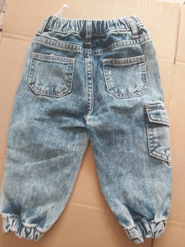 Pantalón vaquero bebé cargo