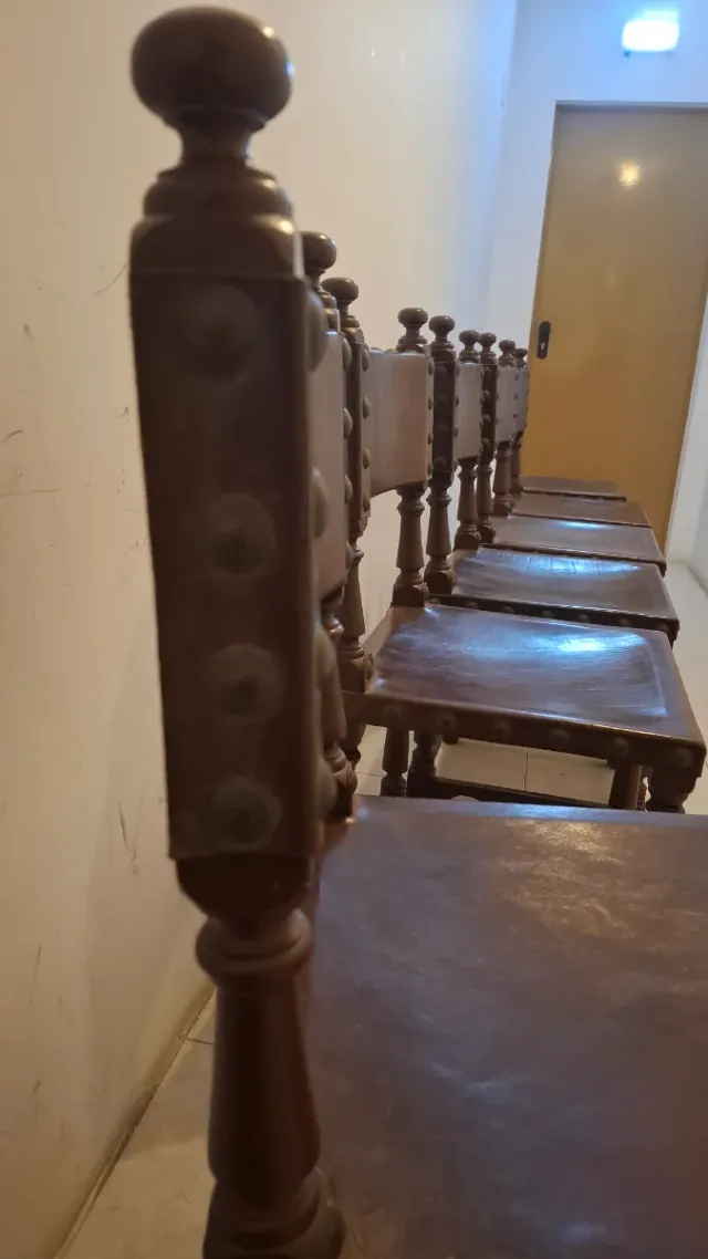 Sedie in legno e pelle perfette