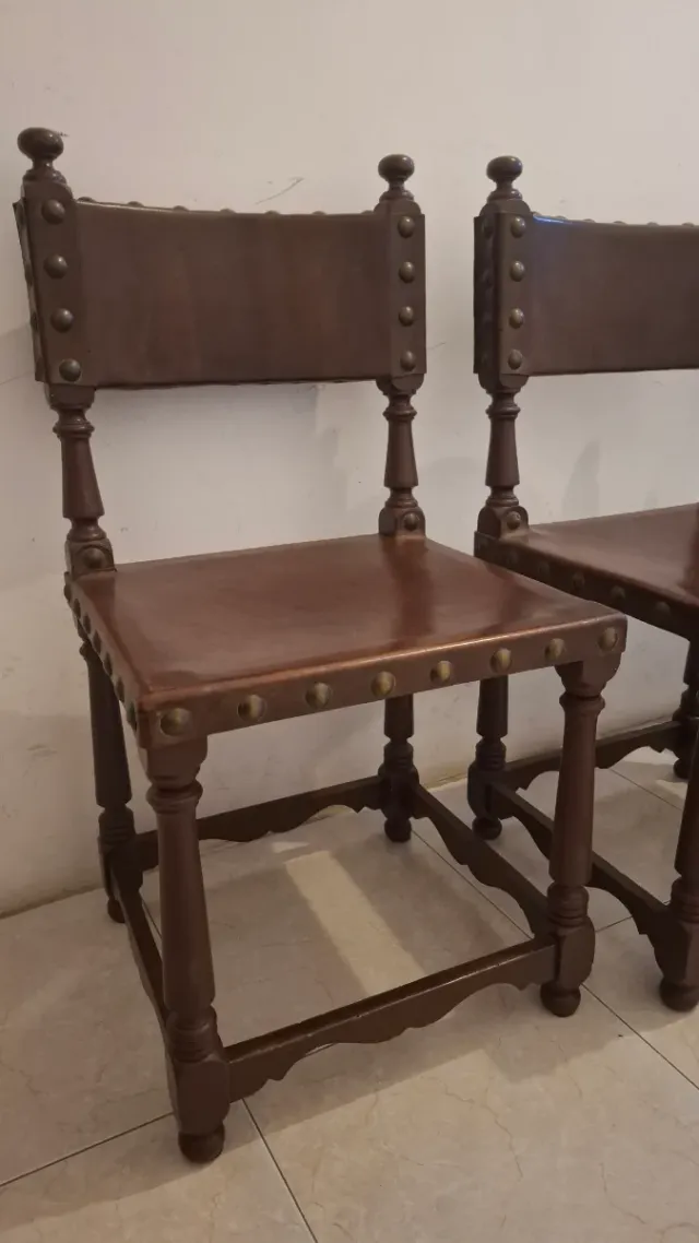 Sedie in legno e pelle perfette