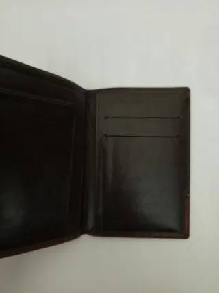 Billetera de piel marrón