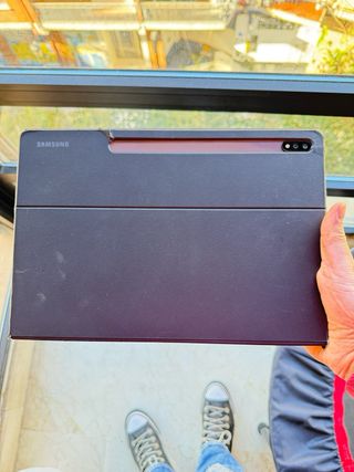 Samsung Tab S7+ con funda