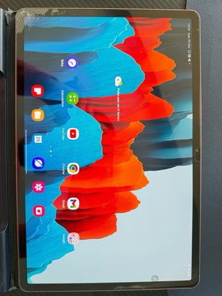 Samsung Tab S7+ con funda