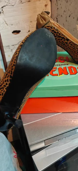Zapatos de tacón con estampado de leopardo