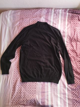 Jersey negro cuello alto