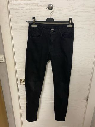 Pantalón negro vaquero