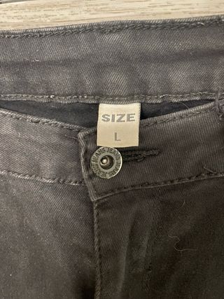 Pantalón negro vaquero