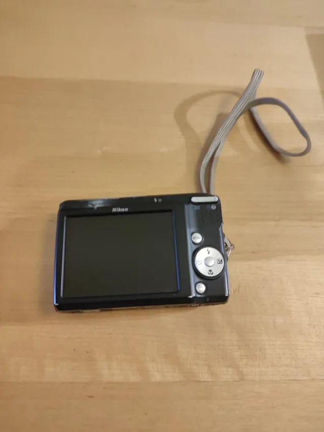 Cámara Digital Nikon Coolpix L15 Negra