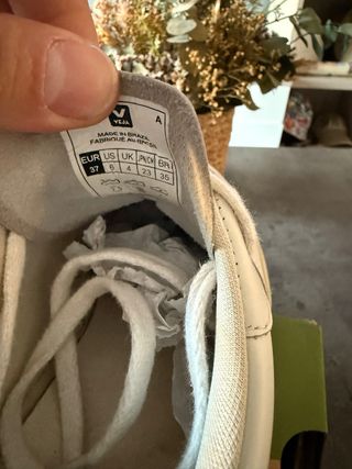 Zapatillas Veja Blancas y Rosas